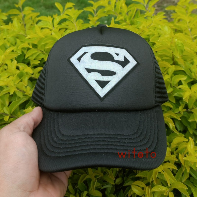 GORRA SUPERMAN LOGO PLATEADO